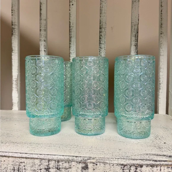 BKLYN Steel Co. G
Floral Aqua Iridescent Glass Tumbler Set (6) - Picture 2 of 4